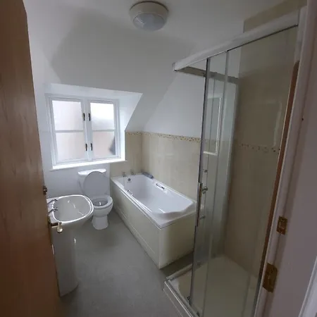 Crew's Apartment *